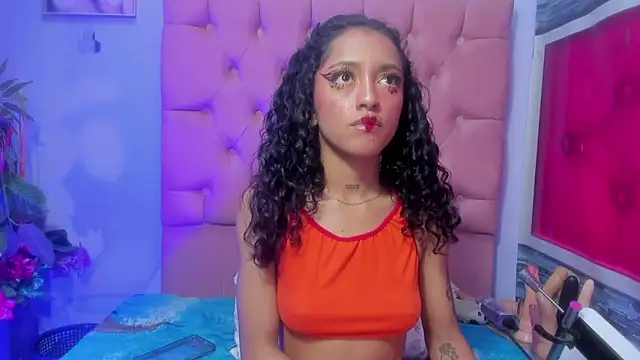 Snapshot of Kylie_Moan chatting on 11/02/25, 07:00 Kylie Moan online show from 11/02/25, 07:00