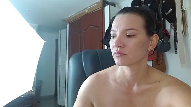 Snapshot of BriggiteSkyAngels chatting on 10/01/25, 09:26 BriggiteSkyAngels online show from 10/01/25, 09:26