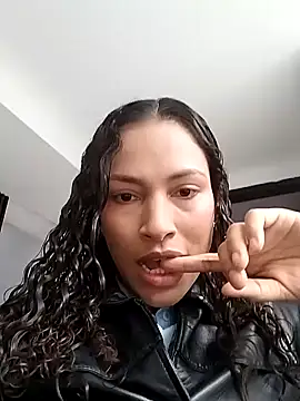 Snapshot of SofiaDelicia chatting on 10/24/25, 02:02 SofiaDelicia online show from 10/24/25, 02:02