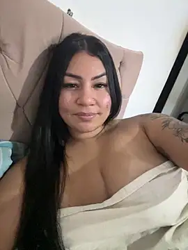 Snapshot of julianamascarada chatting on 10/17/25, 02:15 julianamascarada online show from 10/17/25, 02:15
