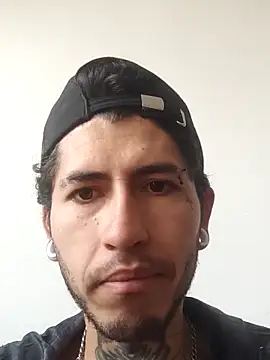 Snapshot of Tattoboy19cm chatting on 10/02/25, 04:03 Tattoboy19cm online show from 10/02/25, 04:03