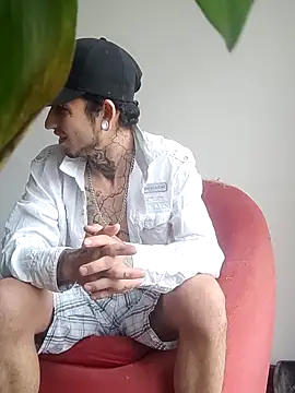 Snapshot of Tattoboy19cm chatting on 10/04/25, 03:21 Tattoboy19cm online show from 10/04/25, 03:21