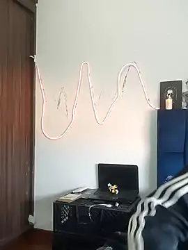 Snapshot of Tattoboy19cm chatting on 10/06/25, 10:07 Tattoboy19cm online show from 10/06/25, 10:07