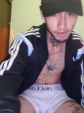 Snapshot of Tattoboy19cm chatting on 10/08/25, 03:15 Tattoboy19cm online show from 10/08/25, 03:15