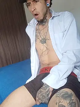 Snapshot of Tattoboy19cm chatting on 11/25/25, 07:58 Tattoboy19cm online show from 11/25/25, 07:58