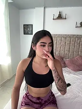 Snapshot of EmiilyEvans_ chatting on 09/12/25, 09:37 EmiilyEvans online show from 09/12/25, 09:37