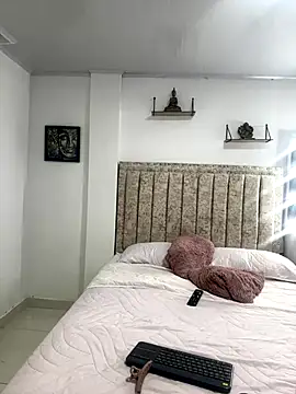 Snapshot of EmiilyEvans_ chatting on 11/07/25, 10:32 EmiilyEvans online show from 11/07/25, 10:32