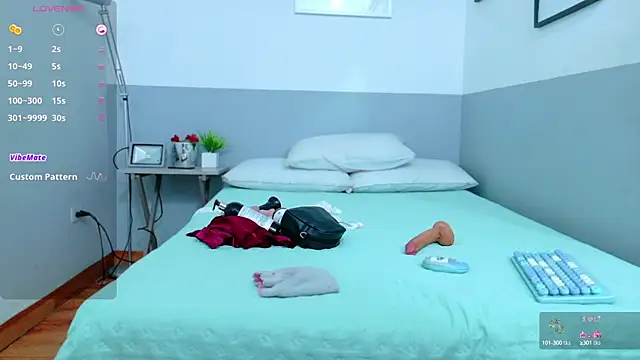 cutepetitee online show from 09/26/25, 08:02