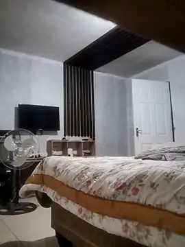 Snapshot of Pnice chatting on 10/12/25, 04:28 Pnice online show from 10/12/25, 04:28