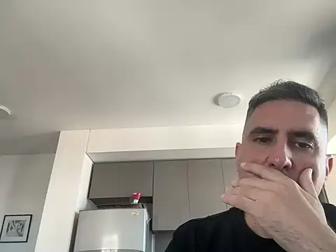 couplelatam2025 online show from 10/20/25, 06:08