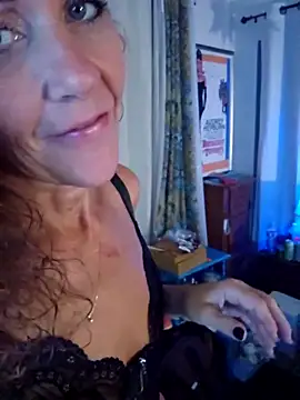 PhynneNicole online show from 11/06/25, 06:36