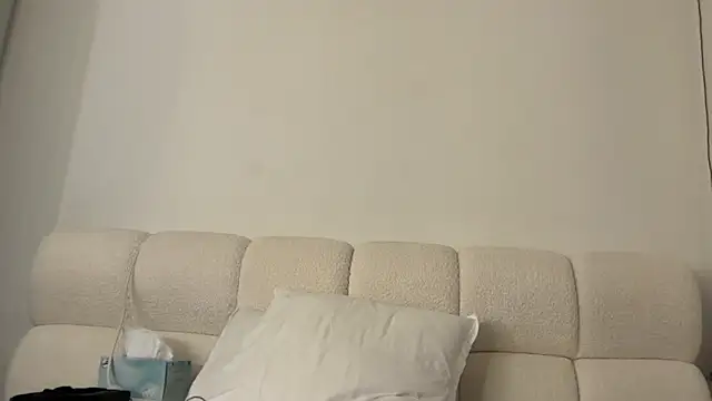 Snapshot of GiuliaDollx chatting on 09/24/25, 04:10 GiuliaDollx online show from 09/24/25, 04:10