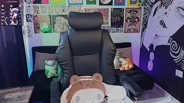 Snapshot of Yuhwan_ chatting on 11/22/25, 07:35 Yuhwan online show from 11/22/25, 07:35