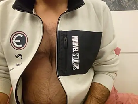 Snapshot of mlove902 chatting on 12/15/25, 07:07 mlove902 online show from 12/15/25, 07:07