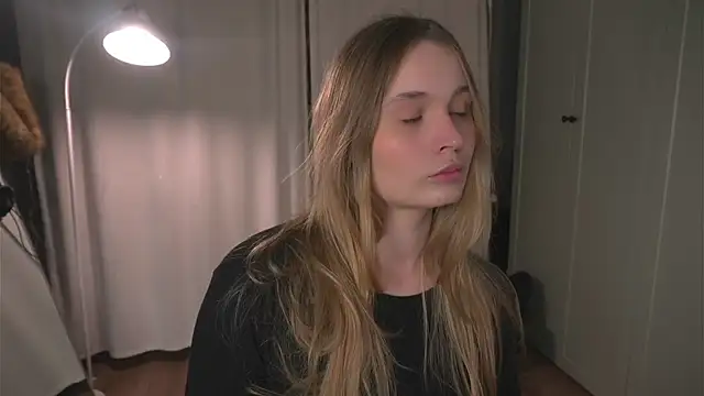 lisa schiele online show from 04/10/26, 08:13