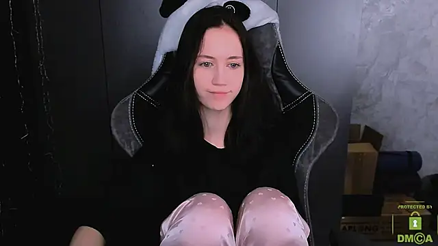 Snapshot of zaebali_ chatting on 11/23/25, 02:33 zaebali online show from 11/23/25, 02:33