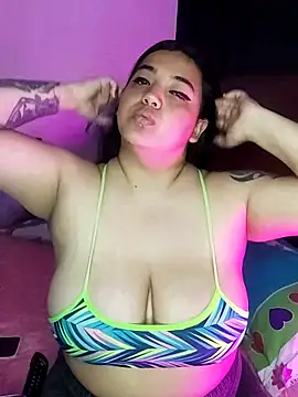 Snapshot of kittenFreyja_ chatting on 09/11/25, 01:06 kittenFreyja online show from 09/11/25, 01:06