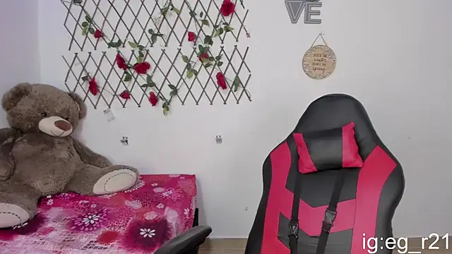 Snapshot of emma_grays2 chatting on 10/30/25, 04:03 emma grays2 online show from 10/30/25, 04:03