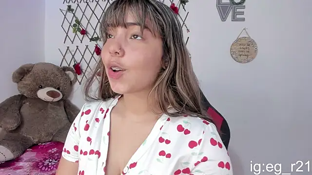 Snapshot of emma_grays2 chatting on 10/31/25, 05:41 emma grays2 online show from 10/31/25, 05:41