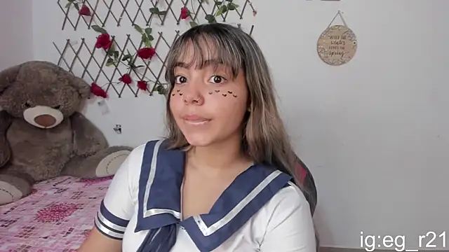 Snapshot of emma_grays2 chatting on 11/19/25, 05:29 emma grays2 online show from 11/19/25, 05:29