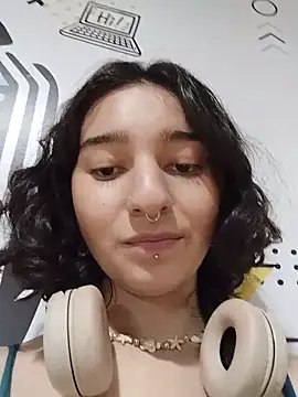 Snapshot of LuaBusch chatting on 11/04/25, 07:46 LuaBusch online show from 11/04/25, 07:46