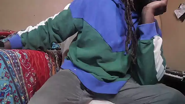 Snapshot of EYEzIAM chatting on 12/16/25, 05:56 EYEzIAM online show from 12/16/25, 05:56