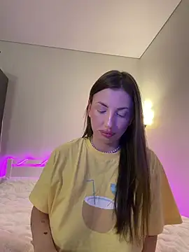 Snapshot of TiffaNoel chatting on 10/16/25, 04:30 TiffaNoel online show from 10/16/25, 04:30