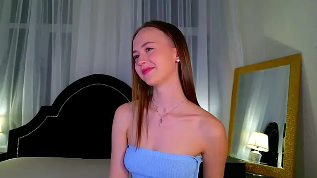Snapshot of CarolinePorton chatting on 10/15/25, 03:23 CarolinePorton online show from 10/15/25, 03:23