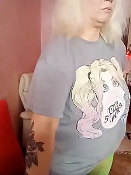 SquirtMilf00 online show from 02/15/26, 03:14