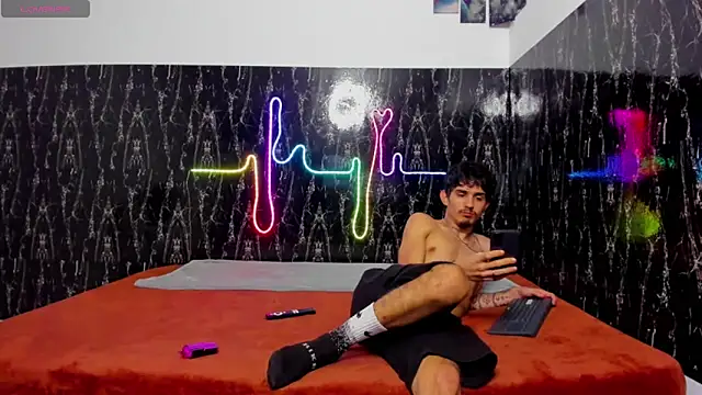 Snapshot of nextboywell1 chatting on 12/20/25, 01:40 nextboywell1 online show from 12/20/25, 01:40