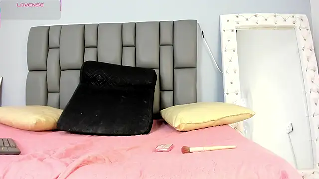 Snapshot of _jasmine_blush chatting on 09/28/25, 12:32 jasmine blush online show from 09/28/25, 12:32