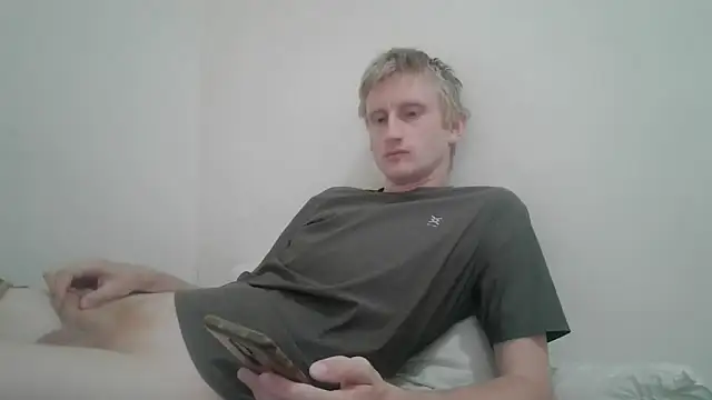 Snapshot of tcute0 chatting on 05/31/26, 01:03 tcute0 online show from 05/31/26, 01:03