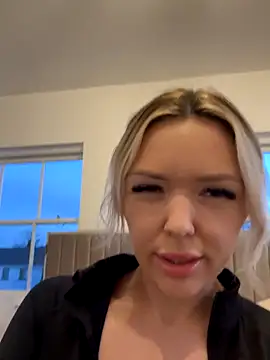 Snapshot of lolableux chatting on 12/02/25, 04:13 lolableux online show from 12/02/25, 04:13