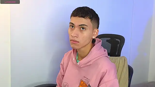 Snapshot of yulian_vasquez chatting on 10/01/25, 12:22 yulian vasquez online show from 10/01/25, 12:22