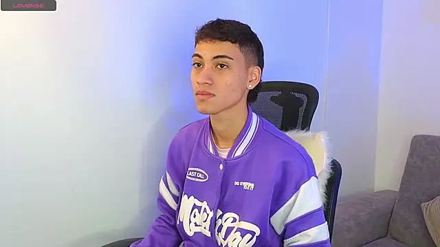 Snapshot of yulian_vasquez chatting on 10/02/25, 12:12 yulian vasquez online show from 10/02/25, 12:12