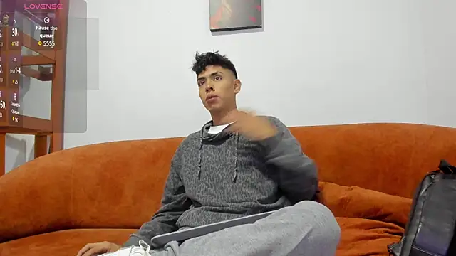 LoganTwink18 online show from 10/22/25, 10:59