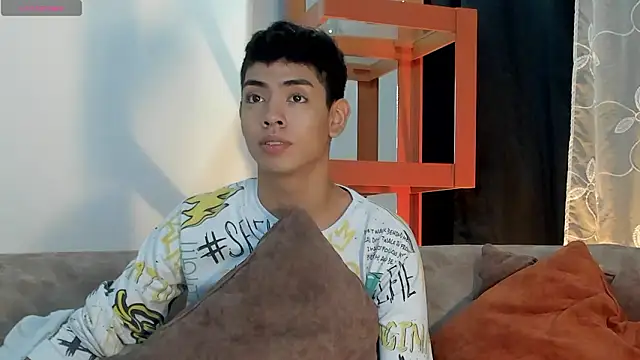 LoganTwink18 online show from 02/07/26, 01:59