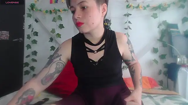 Snapshot of Mitsuha_gate chatting on 02/13/26, 03:41 Mitsuha gate online show from 02/13/26, 03:41