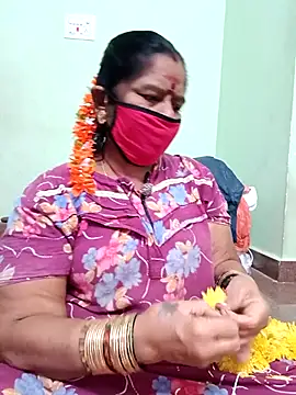 Snapshot of amuthasree chatting on 10/17/25, 04:42 amuthasree online show from 10/17/25, 04:42