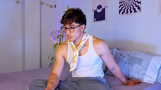 Snapshot of LatinReall chatting on 09/12/25, 11:15 LatinReall online show from 09/12/25, 11:15