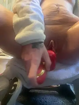 kmaddycakes1 online show from 01/18/26, 05:06