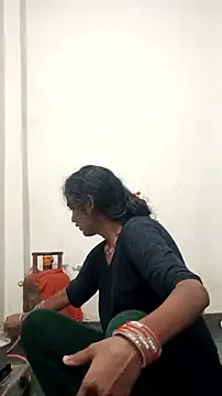 Snapshot of Guriya0076 chatting on 11/24/25, 03:50 Guriya0076 online show from 11/24/25, 03:50