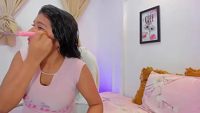 Snapshot of andrea_sanchezz chatting on 11/30/25, 12:31 andrea sanchezz online show from 11/30/25, 12:31