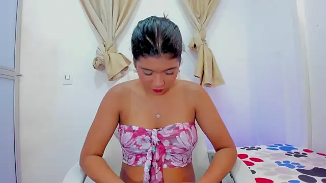 Snapshot of andrea_sanchezz chatting on 12/03/25, 06:50 andrea sanchezz online show from 12/03/25, 06:50