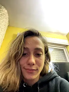 Snapshot of blond-96 chatting on 10/27/25, 09:02 blond-96 online show from 10/27/25, 09:02