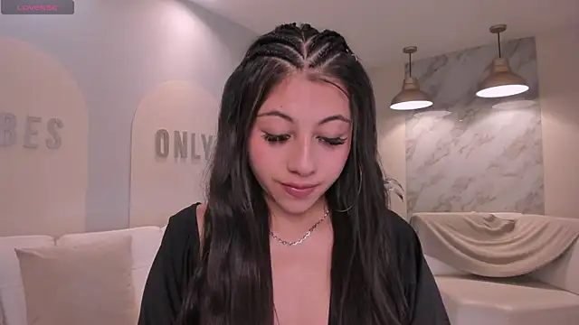 Snapshot of EsmeraldaGrace1 chatting on 10/02/25, 03:24 EsmeraldaGrace1 online show from 10/02/25, 03:24