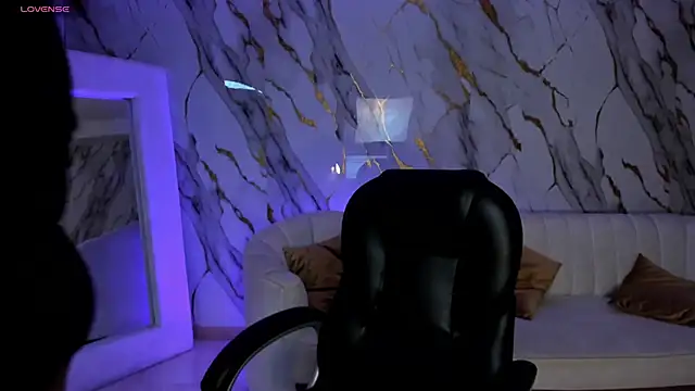 AmbarJames  online show from 11/30/25, 11:47