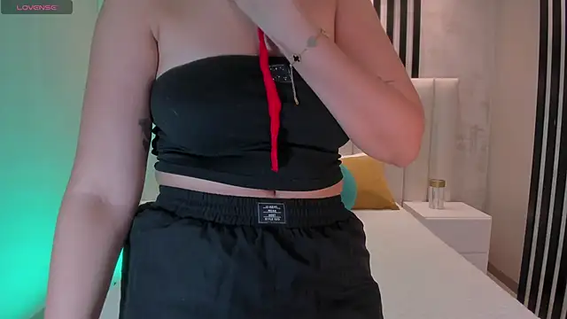 AmbarJames  online show from 02/10/26, 12:20