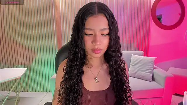 Snapshot of SophieHouston_ chatting on 10/08/25, 03:37 SophieHouston online show from 10/08/25, 03:37
