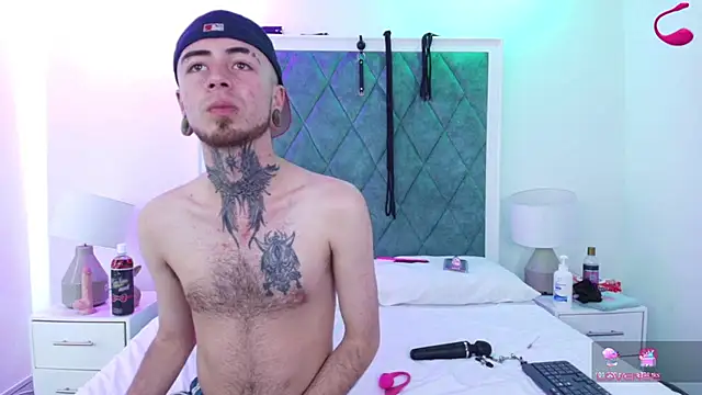 Snapshot of Asha_zuri_and_adam chatting on 12/05/25, 12:47 Asha zuri and adam online show from 12/05/25, 12:47